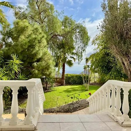 Casa Lilo, En Jardin Grande, Con Gran Piscina Y Barbacoa Arona