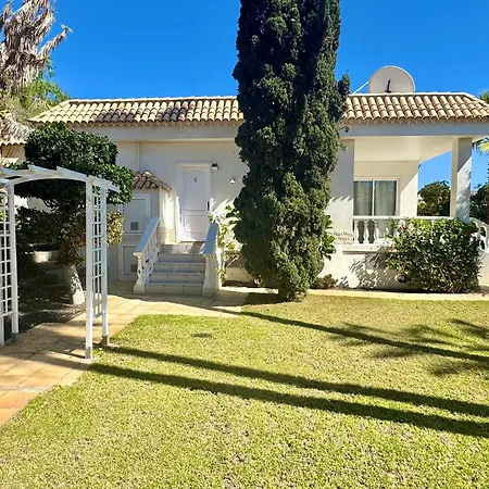 Casa Lilo, En Jardin Grande, Con Gran Piscina Y Barbacoa Nyaraló