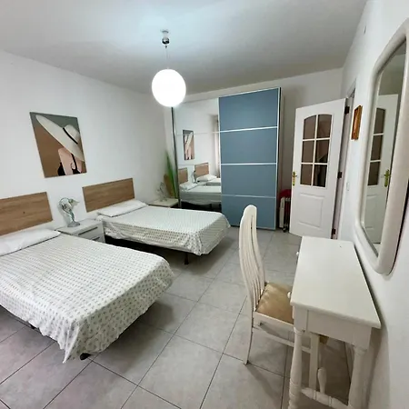 Casa Lilo, En Jardin Grande, Con Gran Piscina Y Barbacoa Nyaraló