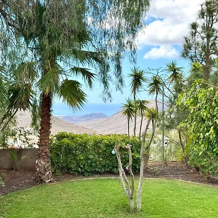 Casa Lilo, En Jardin Grande, Con Gran Piscina Y Barbacoa Arona