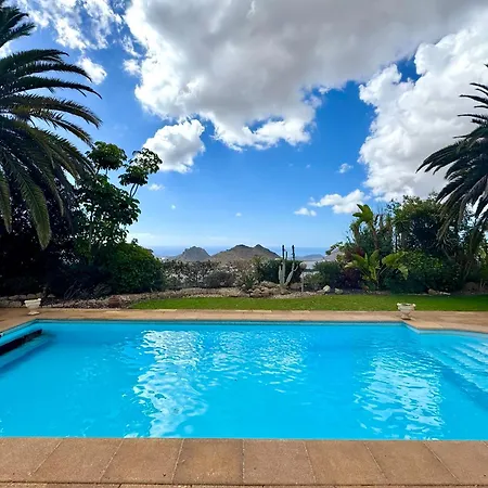 Casa Lilo, En Jardin Grande, Con Gran Piscina Y Barbacoa * Arona