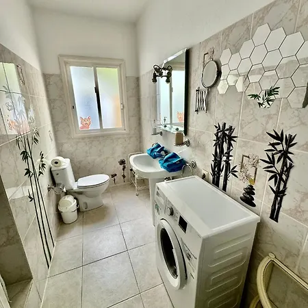 Casa Lilo, En Jardin Grande, Con Gran Piscina Y Barbacoa