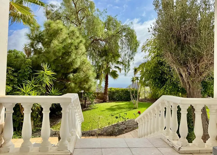 Casa Lilo, En Jardin Grande, Con Gran Piscina Y Barbacoa Арона