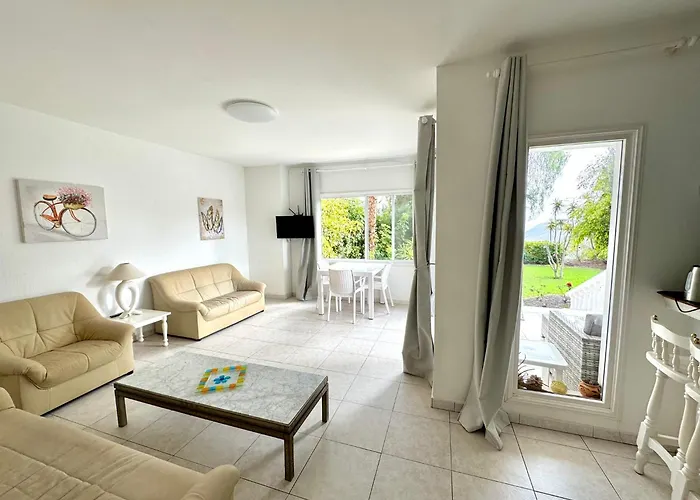 Casa Lilo, En Jardin Grande, Con Gran Piscina Y Barbacoa Сasa de vacaciones