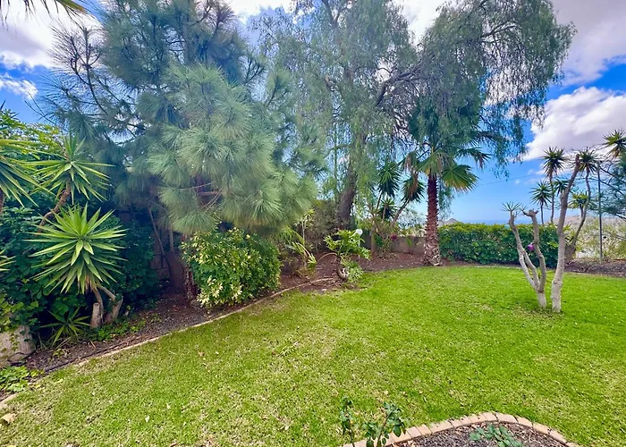 Casa Lilo, En Jardin Grande, Con Gran Piscina Y Barbacoa