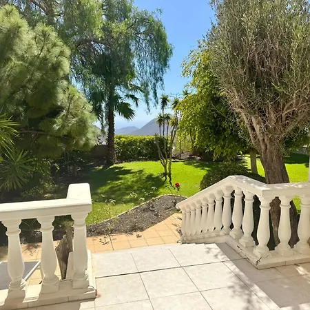 Casa Lilo, En Jardin Grande, Con Gran Piscina Y Barbacoa Casa de Férias