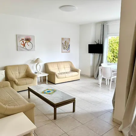 Casa Lilo, En Jardin Grande, Con Gran Piscina Y Barbacoa *