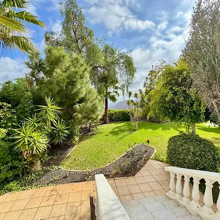 Casa Lilo, En Jardin Grande, Con Gran Piscina Y Barbacoa Casa de Férias *