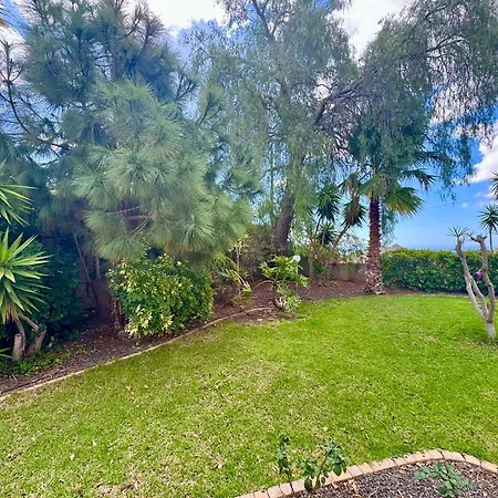 Casa Lilo, En Jardin Grande, Con Gran Piscina Y Barbacoa