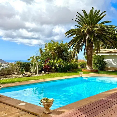 Casa de Férias Casa Lilo, En Jardin Grande, Con Gran Piscina Y Barbacoa *