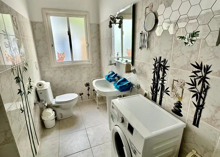 Casa Lilo, En Jardin Grande, Con Gran Piscina Y Barbacoa