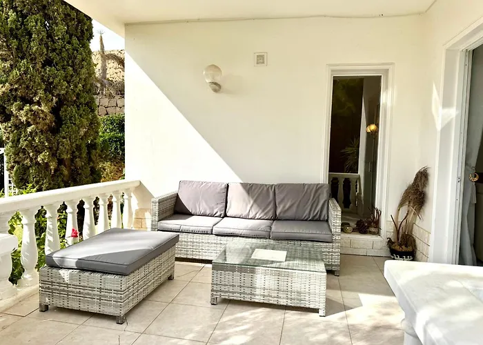 Semesterbostad Casa Lilo, En Jardin Grande, Con Gran Piscina Y Barbacoa *