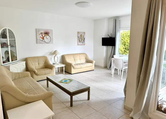 Casa Lilo, En Jardin Grande, Con Gran Piscina Y Barbacoa *