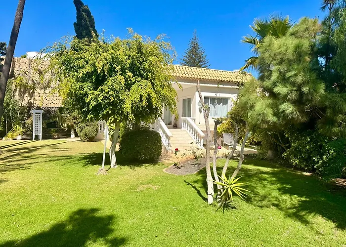 Casa Lilo, En Jardin Grande, Con Gran Piscina Y Barbacoa