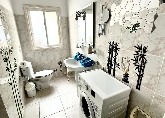 Casa Lilo, En Jardin Grande, Con Gran Piscina Y Barbacoa