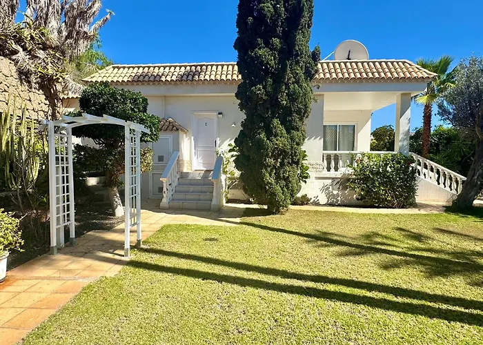 Casa Lilo, En Jardin Grande, Con Gran Piscina Y Barbacoa Ferienhaus